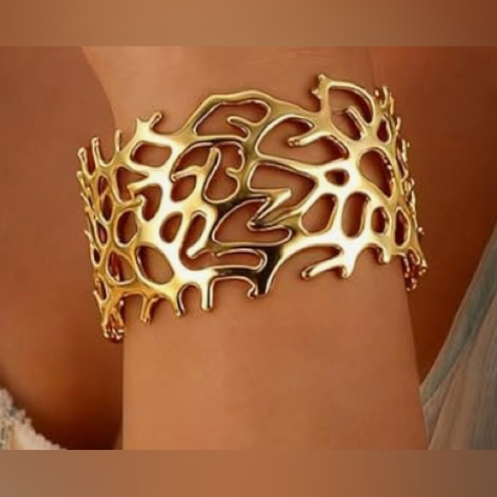 Gorgeous upscale Neiman Marcus 18KT Gold Vermeil Coral Cuff Bracelet